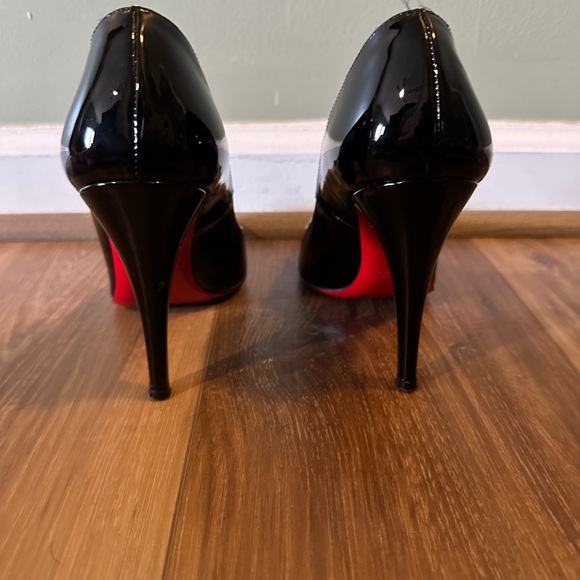Christian Louboutin black patent "Ron Ron" pumps. Size 37.5. - Picture 4 of 14